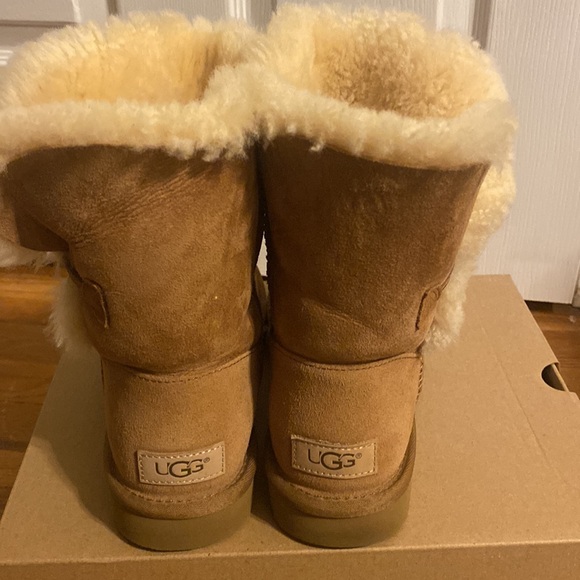 Ugg mini Bailey button - Picture 3 of 4